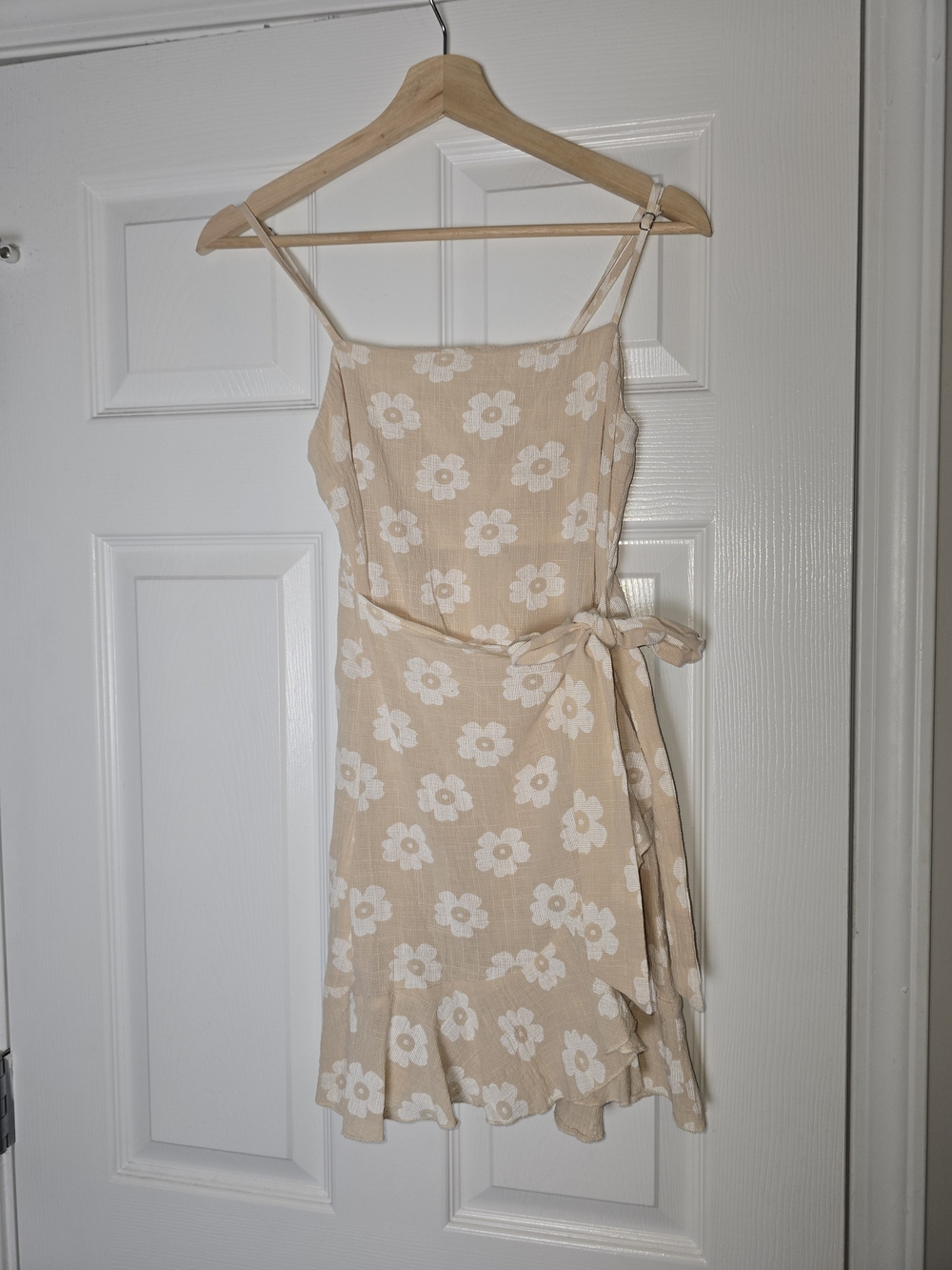 Princess Polly Beige Floral Tie-Waist Mini Dress with Spaghetti Straps Size 2 - Picture 2 of 7